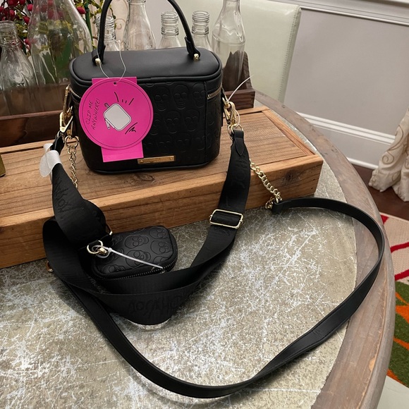 Betsey Johnson “ORGANIZE WITH ME” Removable Pouch Black XOBright
Crossbody bag - Picture 1 of 12